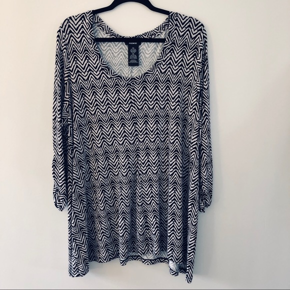 NWOT Premise 2X Top Pullover Ruching on 3/4 sleeves. scoop-neck Abstract Blk/Wht - Picture 4 of 6